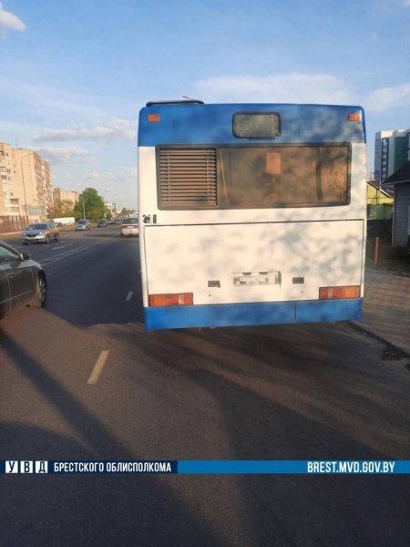 В Бресте в автобусе упала пенсионерка В Бресте в автобусе упала пенсионерка