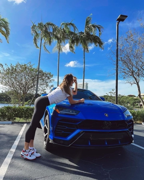 Первая ракетка мира белоруска Арина Соболенко похвасталась новым роскошным автомобилем. Сколько он стоит? Первая ракетка мира белоруска Арина Соболенко похвасталась новым роскошным автомобилем. Сколько он стоит?