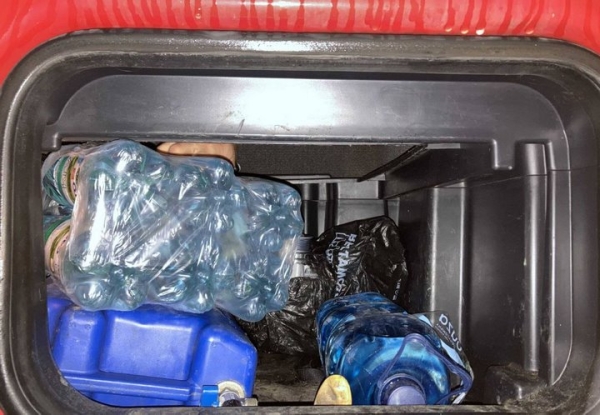 Водитель фуры намеревался спрятать от брестских таможенников автомобильный генератор и хоккейные клюшки Водитель фуры намеревался спрятать от брестских таможенников автомобильный генератор и хоккейные клюшки