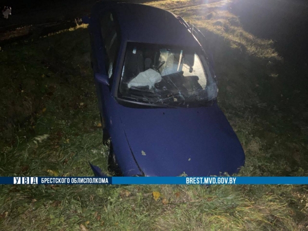 Ночью в Барановичах произошло жесткое ДТП. Водителя автомобиля Mercedes извлекали силами МЧС Ночью в Барановичах произошло жесткое ДТП. Водителя автомобиля Mercedes извлекали силами МЧС