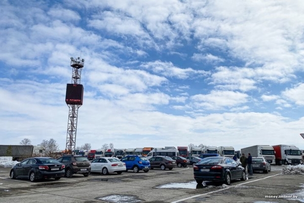 «По ощущениям, время на границе увеличилось в два раза»: что рассказывают те, кто уже съездил за границу «По ощущениям, время на границе увеличилось в два раза»: что рассказывают те, кто уже съездил за границу