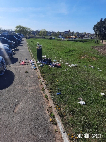 Читатель: Приехали Мирский замок посмотреть, а тут такое...
Читатель: Приехали Мирский замок посмотреть, а тут такое...