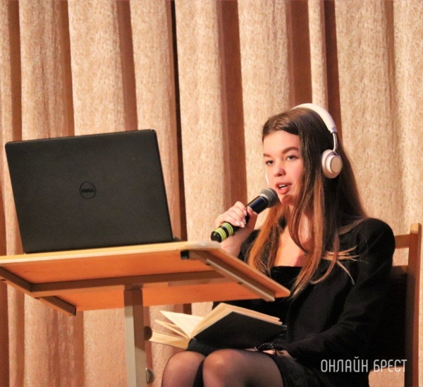 
                Читатель: Конкурс стихов и песен на иностранном языке «История любви» (Московский район г. Бреста)
            