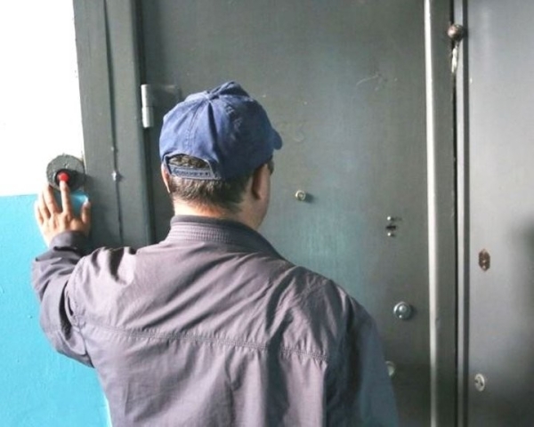 Мошенник продавал пенсионерам датчики газа в 5 раз дороже их стоимости Мошенник продавал пенсионерам датчики газа в 5 раз дороже их стоимости