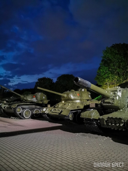 Праздничную иллюминацию включат в Бресте с 30 апреля по 10 мая Праздничную иллюминацию включат в Бресте с 30 апреля по 10 мая