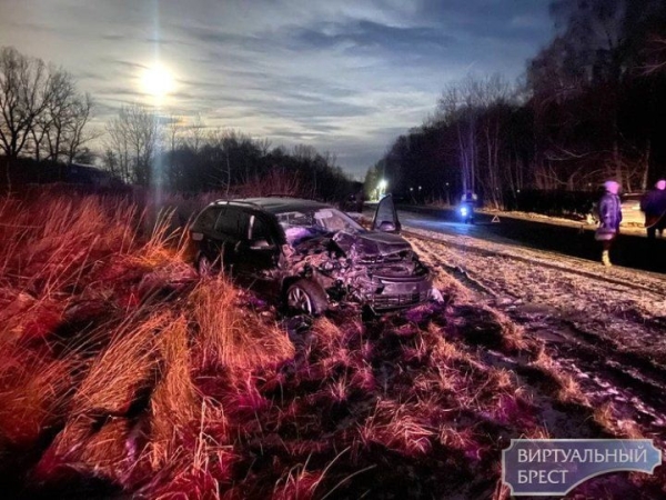В Бресте на Красном дворе произошло серьёзное ДТП
             
                В Бресте на Красном дворе произошло серьёзное ДТП