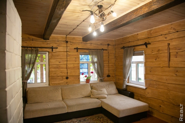 Девушка уехала из столицы в деревню в Березовском районе и нашла себе там дело — ремонтирует дом прадеда. И вот что у нее получилось Девушка уехала из столицы в деревню в Березовском районе и нашла себе там дело — ремонтирует дом прадеда. И вот что у нее получилось