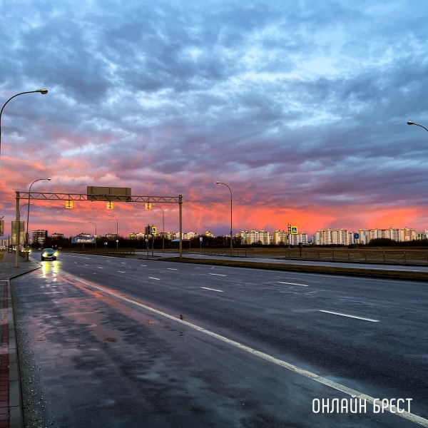 Читатель: Посмотрите, какой сегодня был красивый закат в Бресте
             
                Читатель: Посмотрите, какой сегодня был красивый закат в Бресте