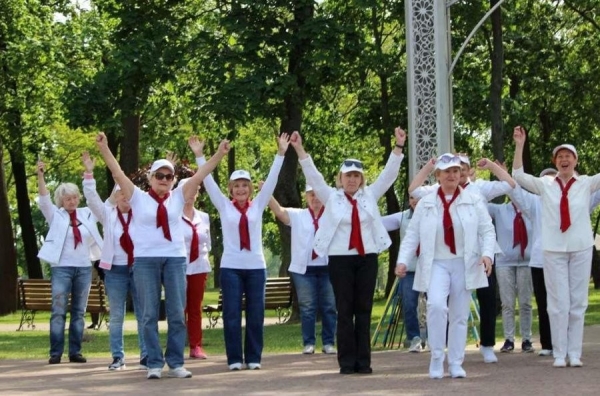 Слет любителей скандинавской ходьбы прошел в Бресте Слет любителей скандинавской ходьбы прошел в Бресте