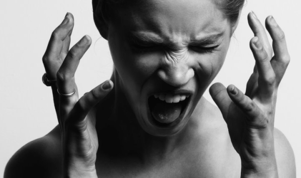 Ударила чужого ребенка, разбила лобовое стекло. Истории белорусов, которые не контролируют себя Ударила чужого ребенка, разбила лобовое стекло. Истории белорусов, которые не контролируют себя