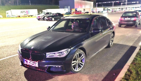 Этот BMW 7 угнали в Германии в субботу, а в понедельник на нем уже въезжали в Беларусь. Не вышло