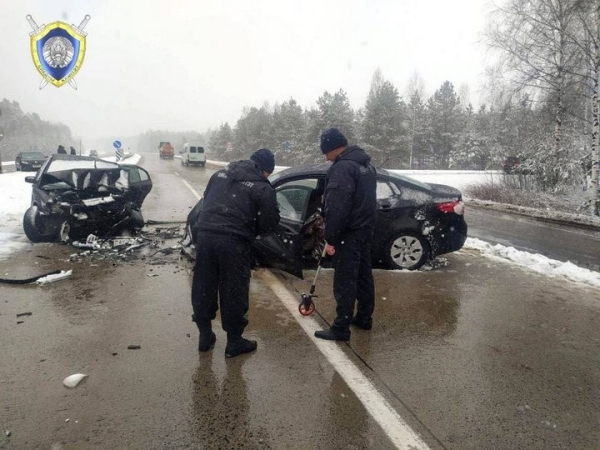 Лобовое столкновение на трассе Минск-Микашевичи: водитель погиб на месте ДТП Лобовое столкновение на трассе Минск-Микашевичи: водитель погиб на месте ДТП