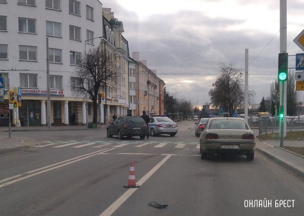 Очевидец: На Орджоникидзе в Бресте произошло ДТП с участием такси
             
                Очевидец: На Орджоникидзе в Бресте произошло ДТП с участием такси