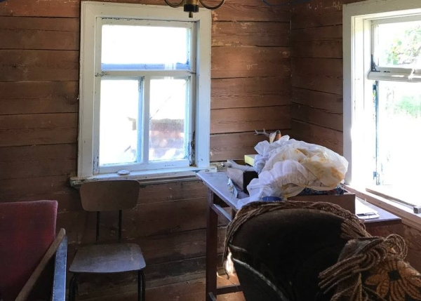 Девушка уехала из столицы в деревню в Березовском районе и нашла себе там дело — ремонтирует дом прадеда. И вот что у нее получилось Девушка уехала из столицы в деревню в Березовском районе и нашла себе там дело — ремонтирует дом прадеда. И вот что у нее получилось