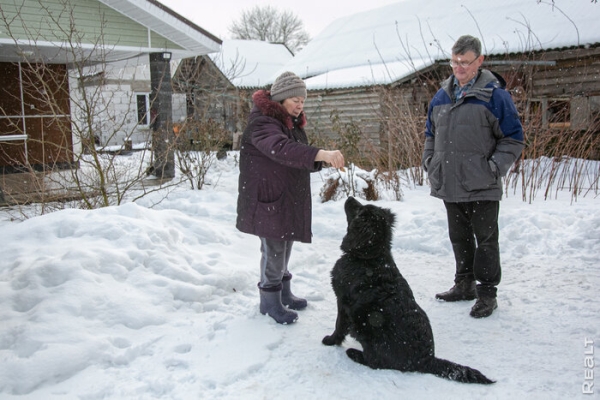 «Летом здесь гул — как на аэродроме». Семья переехала из столицы в старый дом в глухой деревне — и не жалеет «Летом здесь гул — как на аэродроме». Семья переехала из столицы в старый дом в глухой деревне — и не жалеет