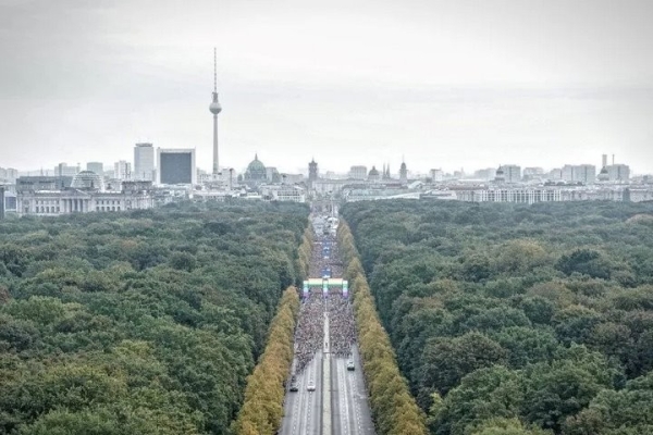 Брестчанин пробежал Берлинский марафон, где был поставлен новый мировой рекорд