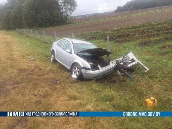 В Беларуси 19-летняя девушка на Audi выехала на встречную и столкнулась с Volkswagen, водитель этой машины в реанимации В Беларуси 19-летняя девушка на Audi выехала на встречную и столкнулась с Volkswagen, водитель этой машины в реанимации