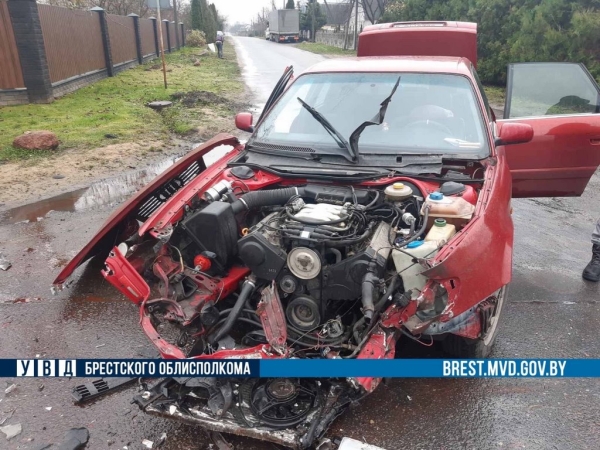 В Кобрине водитель Audi не уступил МАЗу В Кобрине водитель Audi не уступил МАЗу