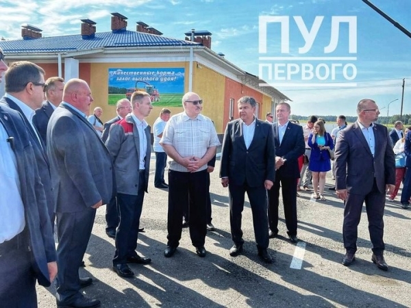 О видах на урожай, поддержке сельчан и импортозамещении. О чем говорил Лукашенко в хозяйстве Пружанского района О видах на урожай, поддержке сельчан и импортозамещении. О чем говорил Лукашенко в хозяйстве Пружанского района