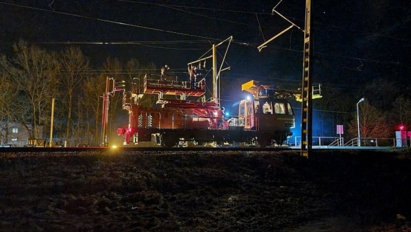 Поезд протаранил трактор с прицепом в Беларуси. Фото и видео