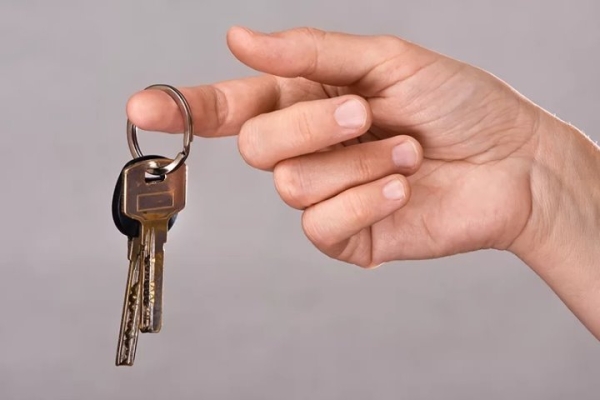 Указ о продаже квартир по доверенностям завтра вступает в силу. Что известно?