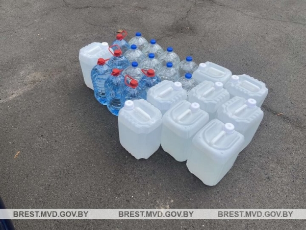 Большая партия спиртосодержащей жидкости обнаружена на даче у жителя Бреста Большая партия спиртосодержащей жидкости обнаружена на даче у жителя Бреста