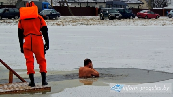 Крещенские купания прошли в Микашевичах (Брестская область) Крещенские купания прошли в Микашевичах (Брестская область)