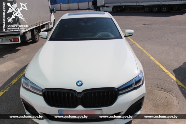 Семь недешевых авто пытались ввезти в Беларусь, занизив стоимость почти в два раза Семь недешевых авто пытались ввезти в Беларусь, занизив стоимость почти в два раза
