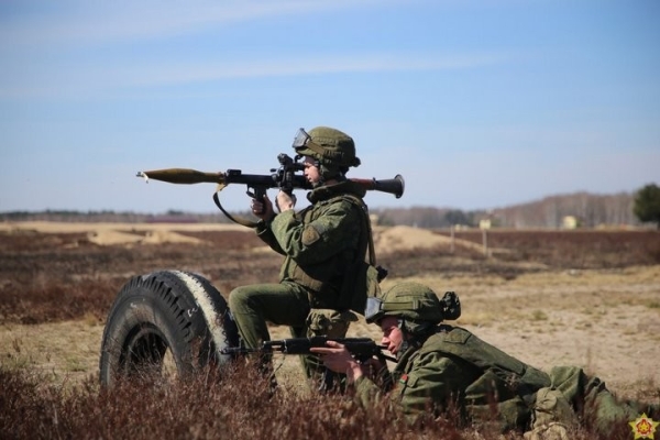 Плановые занятия десантно-штурмового батальона проходят на полигоне Брестский Плановые занятия десантно-штурмового батальона проходят на полигоне Брестский