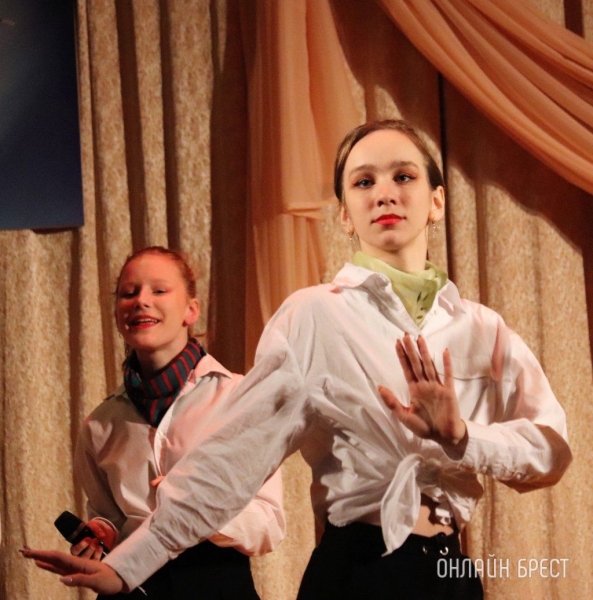 
                Читатель: Конкурс стихов и песен на иностранном языке «История любви» (Московский район г. Бреста)
            