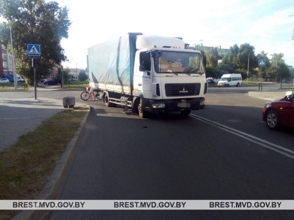 В Бресте грузовик сбил пятилетнего ребенка на велосипеде В Бресте грузовик сбил пятилетнего ребенка на велосипеде