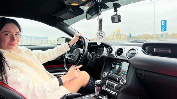 «Три года копила!» Блогер из Беларуси купила Ford Mustang, а теперь мечтает о машине в пять раз дороже «Три года копила!» Блогер из Беларуси купила Ford Mustang, а теперь мечтает о машине в пять раз дороже