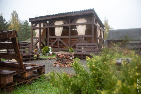 Девушка уехала из столицы в деревню в Березовском районе и нашла себе там дело — ремонтирует дом прадеда. И вот что у нее получилось Девушка уехала из столицы в деревню в Березовском районе и нашла себе там дело — ремонтирует дом прадеда. И вот что у нее получилось