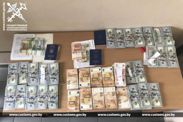 Задержана женщина, пытавшаяся незаконно провезти через ПП «Брест» почти 100 тысяч долларов Задержана женщина, пытавшаяся незаконно провезти через ПП «Брест» почти 100 тысяч долларов