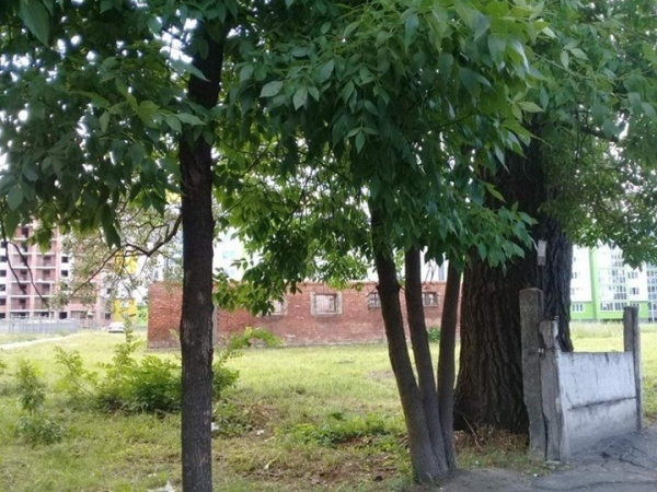 Было - стало (2017 и 2022 год). Новая жизнь военной постройки царских времён по ул. Красногвардейской в Бресте
             
                Было - стало (2017 и 2022 год). Новая жизнь военной постройки царских времён по ул. Красногвардейской в Бресте