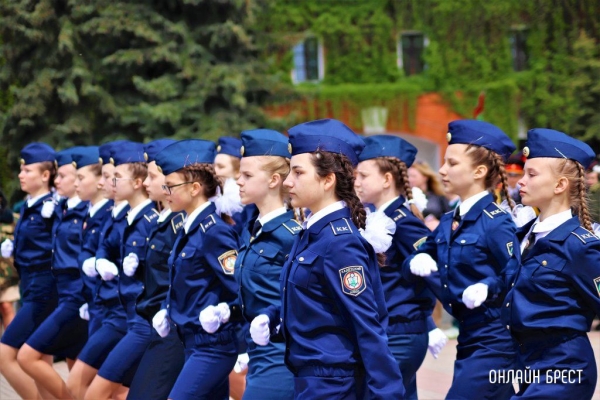 
                Читатель: Городской смотр строя и песни в Брестской крепости - https://onlinebrest.by/publikacii/chitatel-gorodskoy-smotr-stroya-i-pesni-v-brestskoy-kreposti.html
            