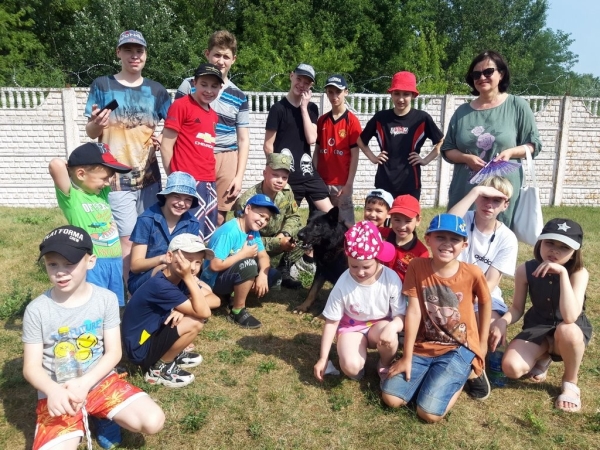 «Не хочу уезжать!». Дети социально-педагогического центра Бреста побывали в гостях у пограничников «Не хочу уезжать!». Дети социально-педагогического центра Бреста побывали в гостях у пограничников