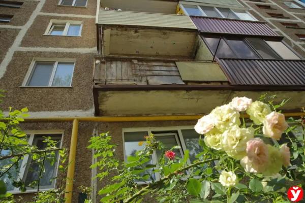 В три года весил 7 кг и спал в углу, как собака. Стали известны подробности о семье, в которой родители убили своего сына в Слуцке