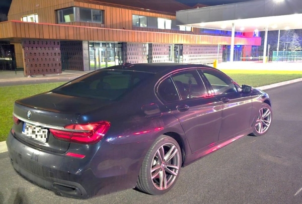 Этот BMW 7 угнали в Германии в субботу, а в понедельник на нем уже въезжали в Беларусь. Не вышло