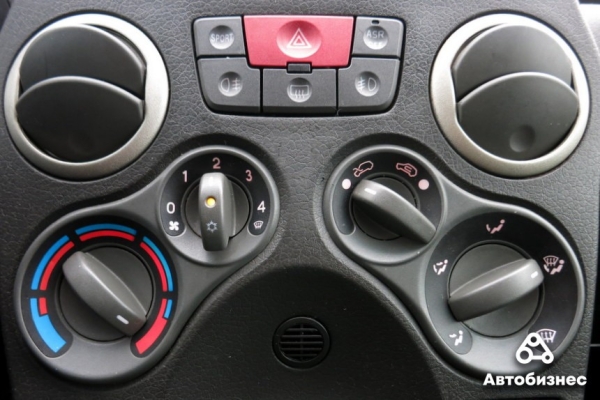 Из-за чего потеют стекла, как их быстро очистить и можно ли решить проблему принципиально