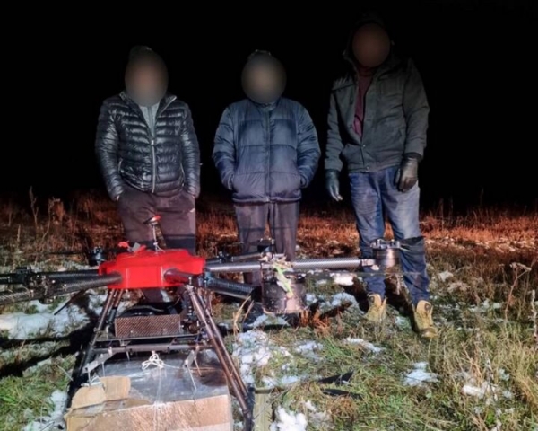 Литовские пограничники перехватили дрон с белорусскими сигаретами на 12 тысяч евро. Груз не забрали сразу – и не зря Литовские пограничники перехватили дрон с белорусскими сигаретами на 12 тысяч евро. Груз не забрали сразу – и не зря