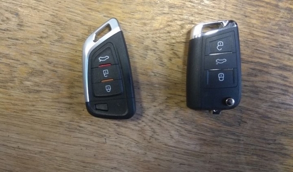 Два дорогих авто украли в Беларуси с помощью специального устройства Два дорогих авто украли в Беларуси с помощью специального устройства