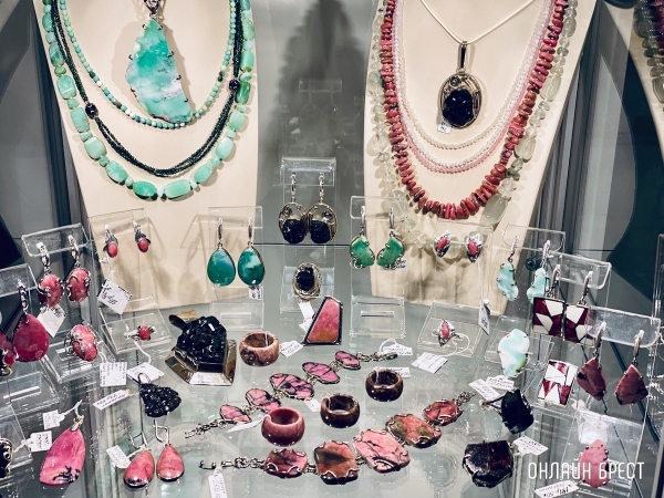 Экспозиция, которая вас удивит! Большой фоторепортаж с выставки «В мире самоцветов» в Бресте, посвященной эксклюзивным украшениям