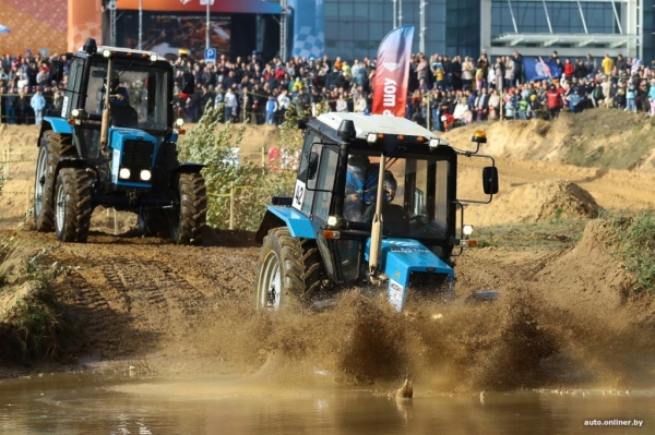 Такого вы еще не видели! Под Минском прошли гонки на тракторах