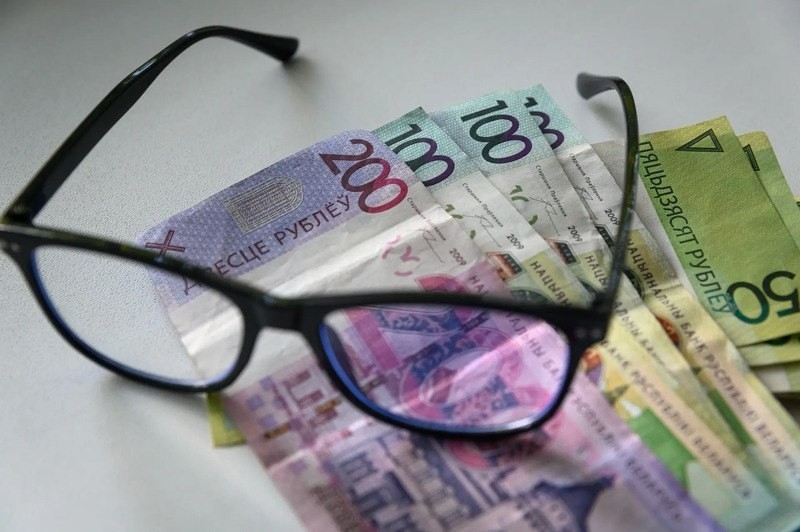 Российский рубль рухнул к основным валютам
Российский рубль рухнул к основным валютам