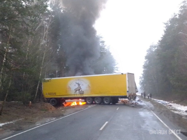 В Каменецком районе горела фура. Стали известны подробности В Каменецком районе горела фура. Стали известны подробности