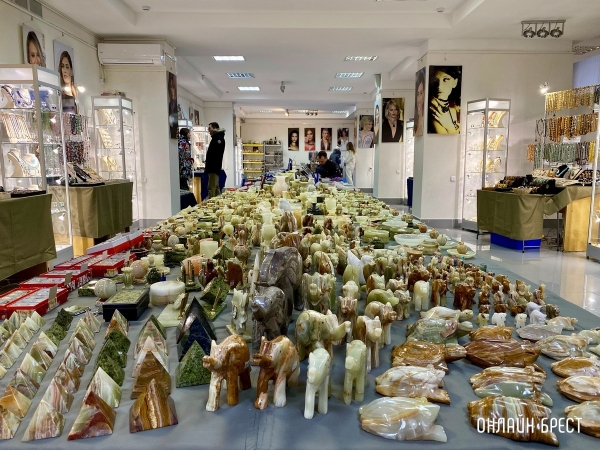 Экспозиция, которая вас удивит! Большой фоторепортаж с выставки «В мире самоцветов» в Бресте, посвященной эксклюзивным украшениям