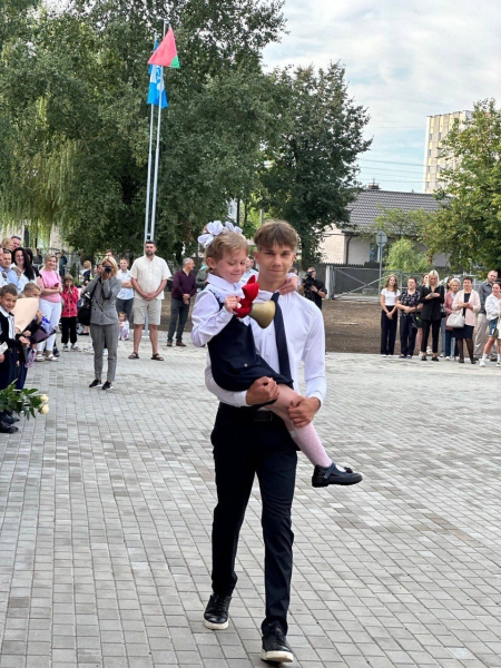 Глава Бреста принял участие в торжественной линейке в ГУО «Средняя школа №27 имени Героя Советского Союза И.П.Барсукова» Глава Бреста принял участие в торжественной линейке в ГУО «Средняя школа №27 имени Героя Советского Союза И.П.Барсукова»