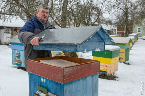 «Летом здесь гул — как на аэродроме». Семья переехала из столицы в старый дом в глухой деревне — и не жалеет «Летом здесь гул — как на аэродроме». Семья переехала из столицы в старый дом в глухой деревне — и не жалеет