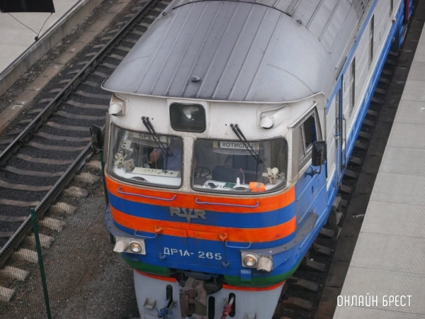 Пенсионеры с 1 мая снова будут ездить в электричках по скидке Пенсионеры с 1 мая снова будут ездить в электричках по скидке